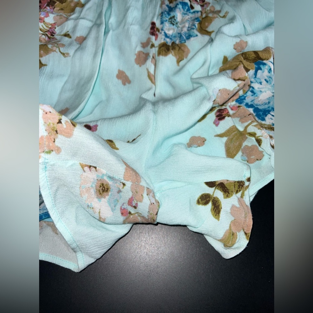 White Birch Blue Floral V-Neck Tie Back Romper Size Large EUC - Picture 3 of 6